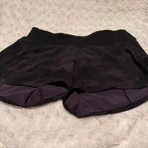 Lululemon Speed Up Shorts 4 in. Size 4 black Camo